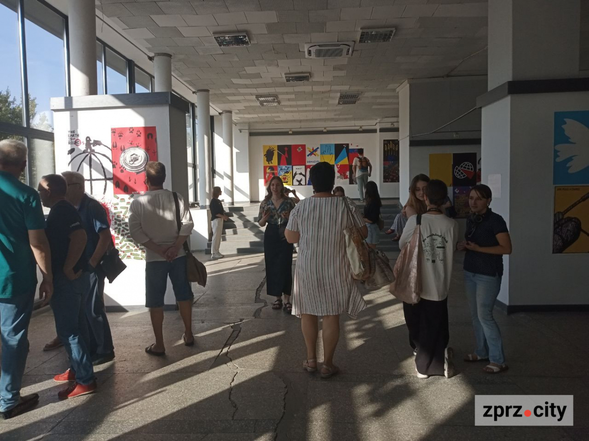 На місці Виставкової зали Спілки художників у Запоріжжі відкрили муніципальну галерею - фото