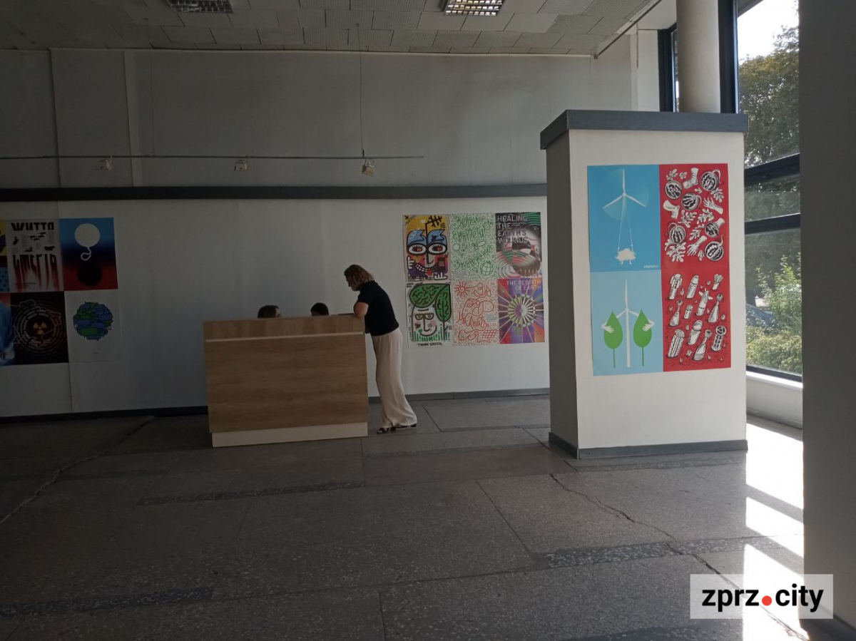 На місці Виставкової зали Спілки художників у Запоріжжі відкрили муніципальну галерею - фото