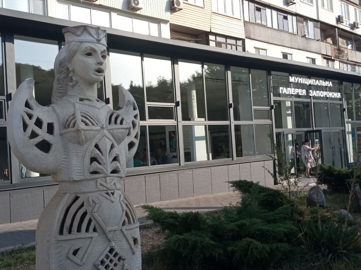 На місці Виставкової зали Спілки художників у Запоріжжі відкрили муніципальну галерею - фото