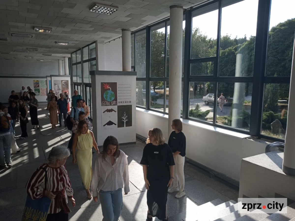 На місці Виставкової зали Спілки художників у Запоріжжі відкрили муніципальну галерею - фото