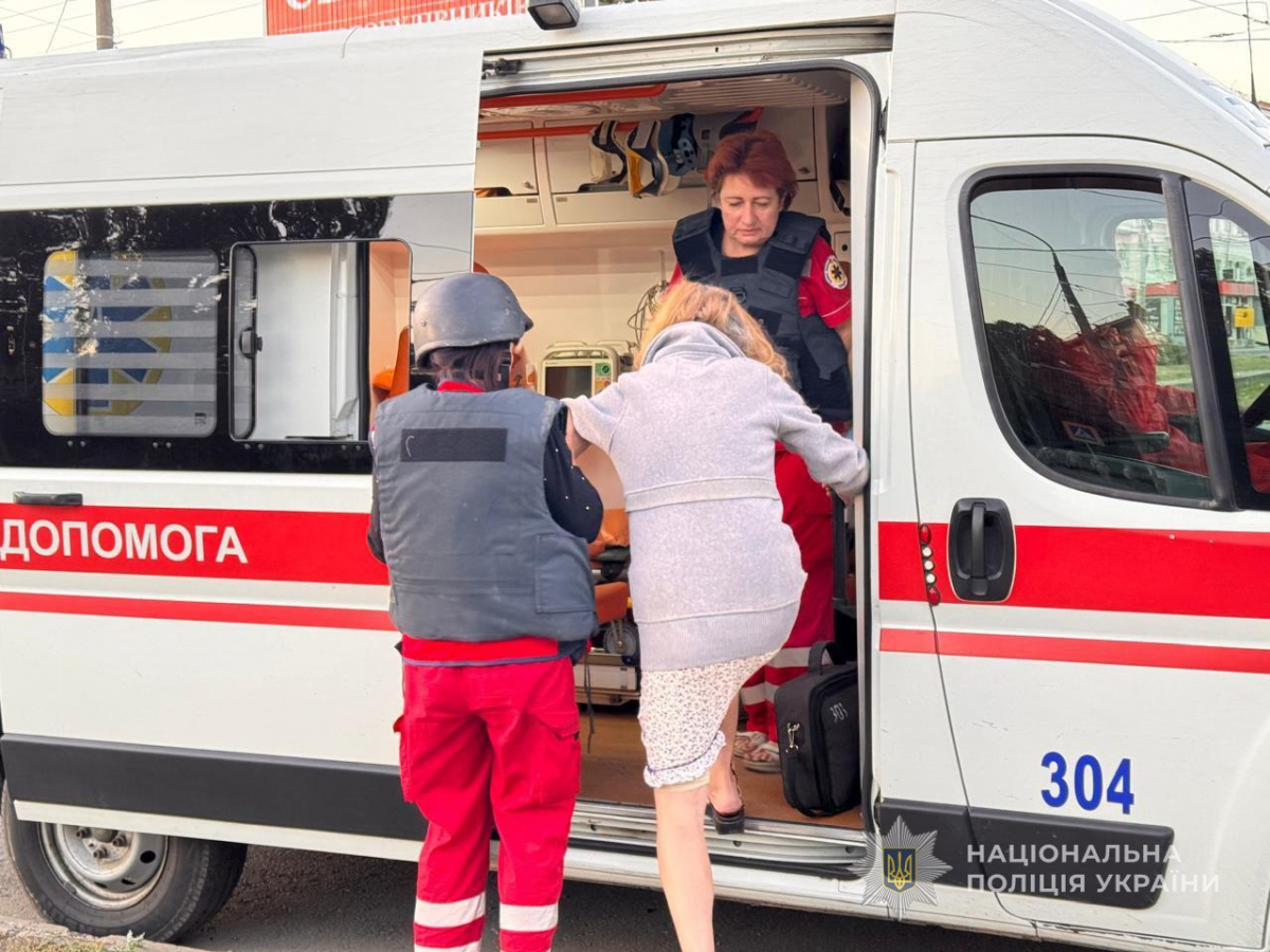 Нічна атака на Запоріжжя 30 серпня - російськи ракети та дрони вбили людину, понад два десятки поранено, серед них діти (фто, відео)