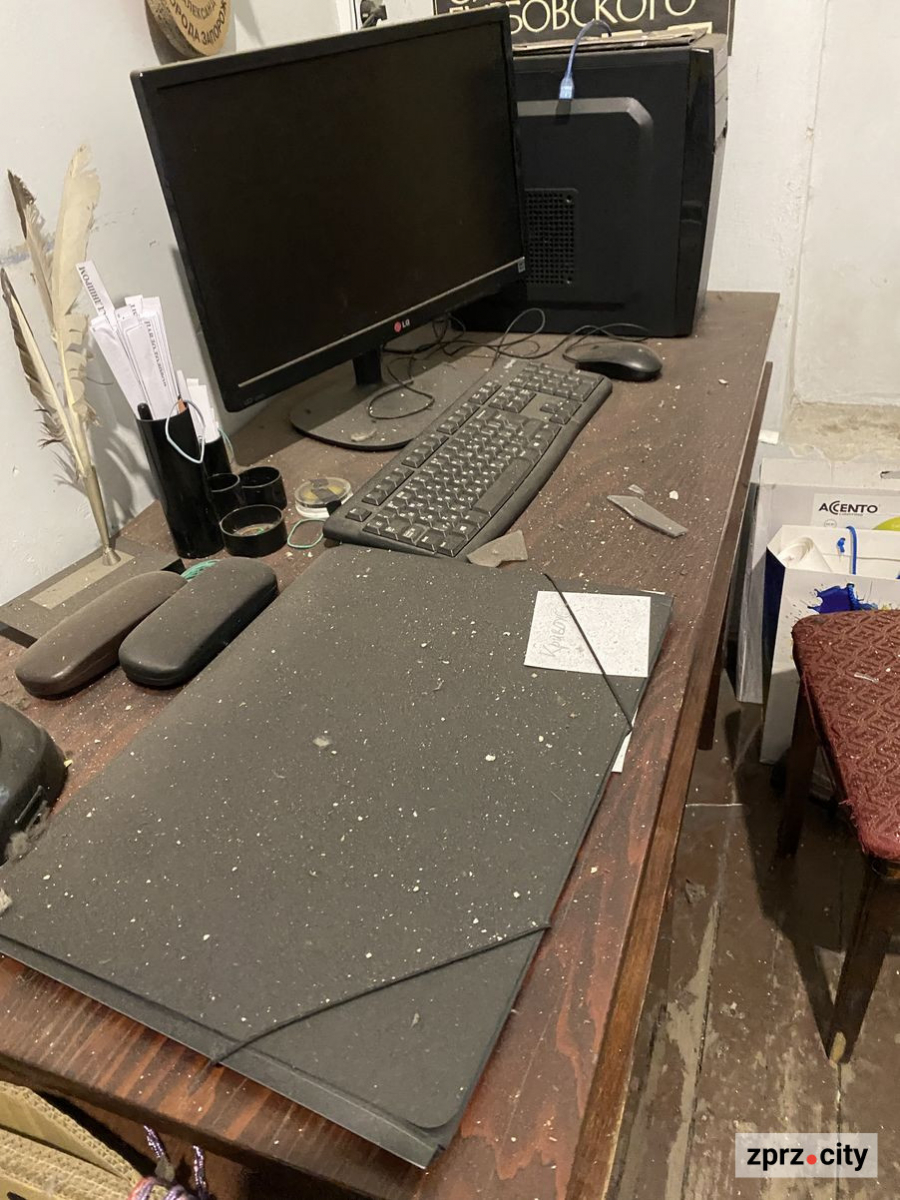 Під час ворожого обстрілу Запоріжжя 30 серпня постраждали фотоклуб і художній салон - ексклюзивні фото