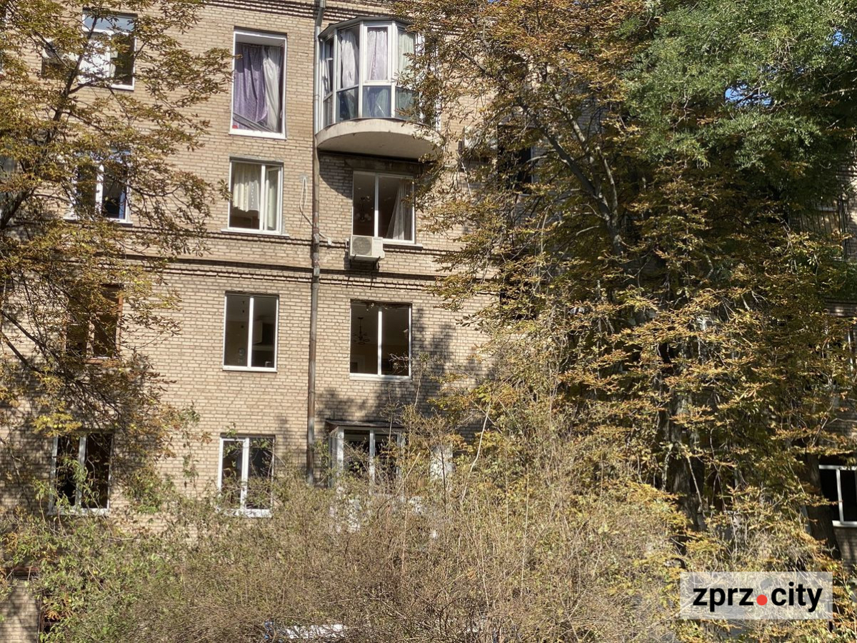 Під час ворожого обстрілу Запоріжжя 30 серпня постраждали фотоклуб і художній салон - ексклюзивні фото