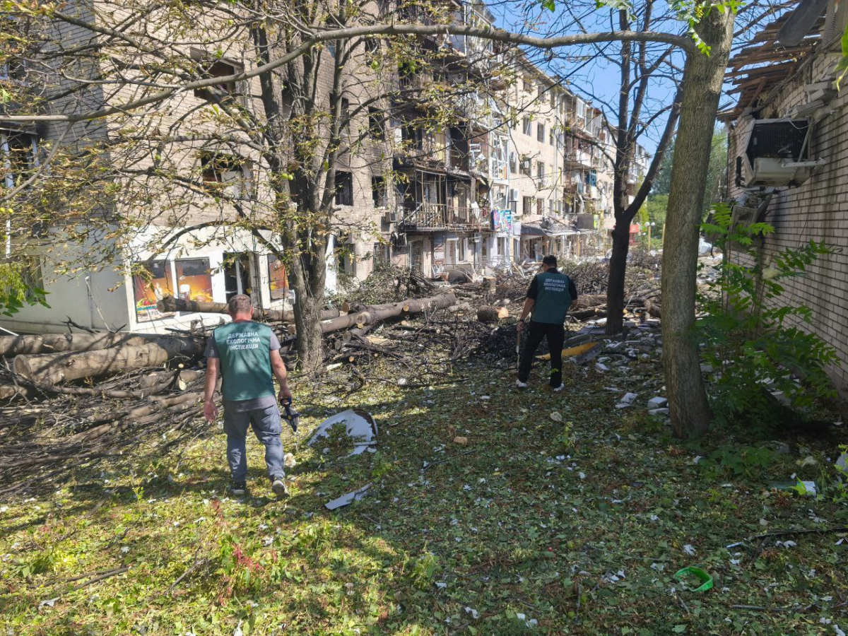 Понівечена земля вирвами від ракет та дронів – у Запоріжжі екологи виявили масштабні наслідки атаки (фото)