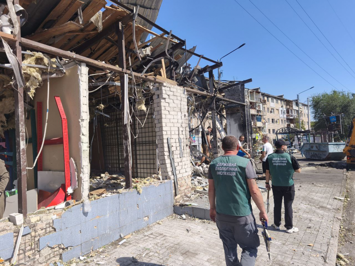 Понівечена земля вирвами від ракет та дронів – у Запоріжжі екологи виявили масштабні наслідки атаки (фото)