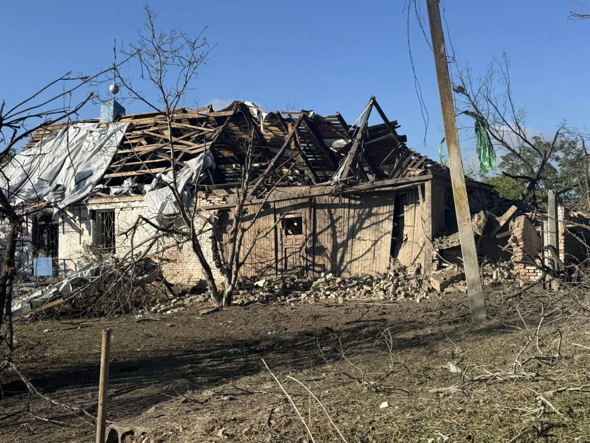 Пошкоджена церква, магазин та житлові будинки - окупанти завдали авіаударів по селищам Запорізької області (відео, фото)