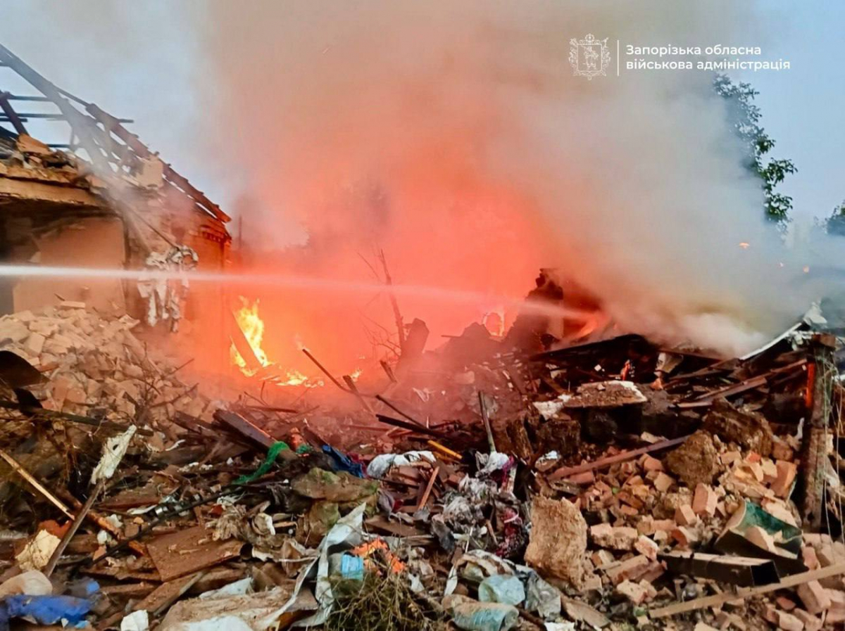 Рятували з-під завалів – у Запорізькій області після російського обстрілу Оріхова загинув пенсіонер