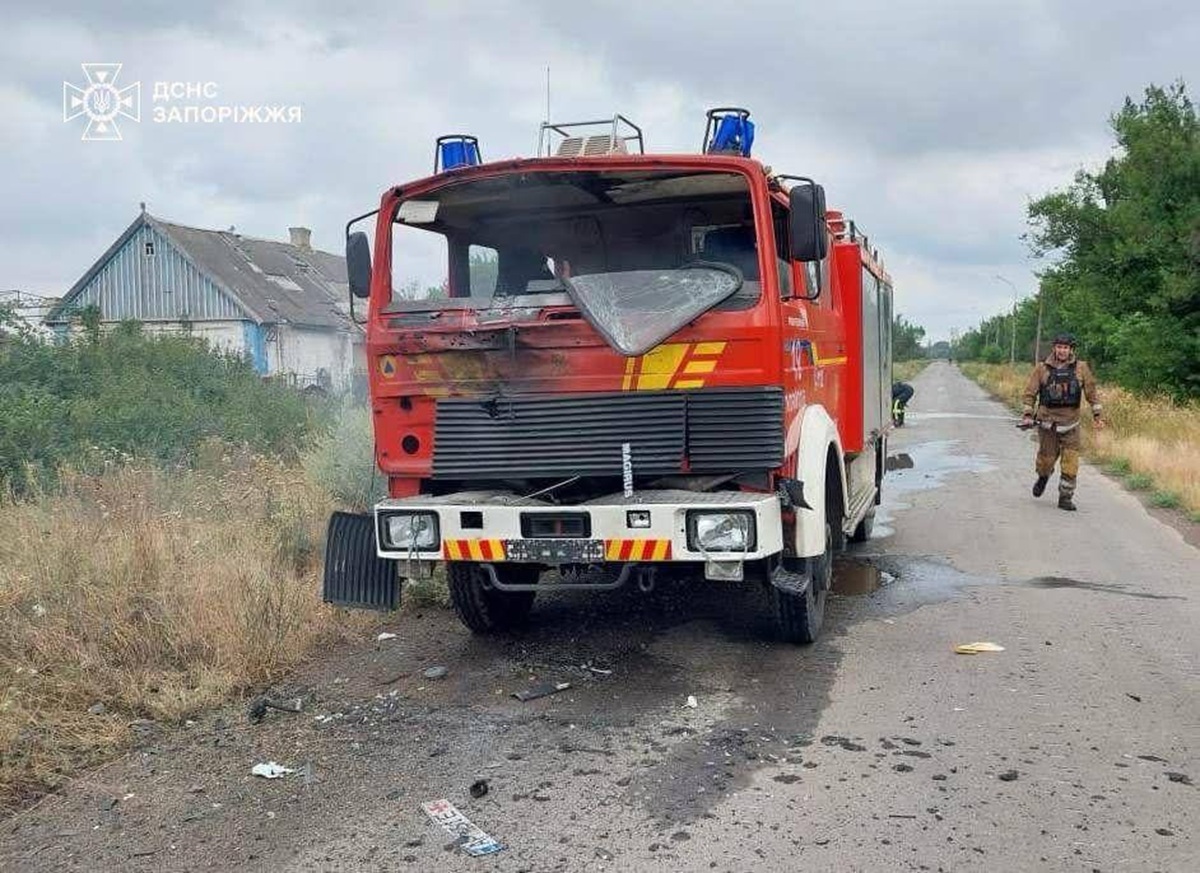 Троє загиблих і обстріл рятувальників - росіяни завдали понад 400 ударів по Запорізькій області (фото)