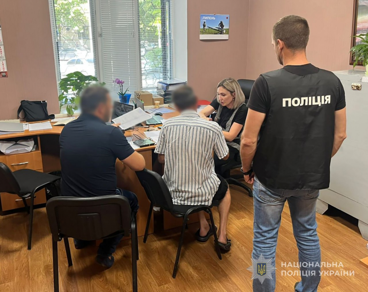 Труїли землю заради прибутку – у Запоріжжі ділки заробляли на фальшивому дизелі (фото)