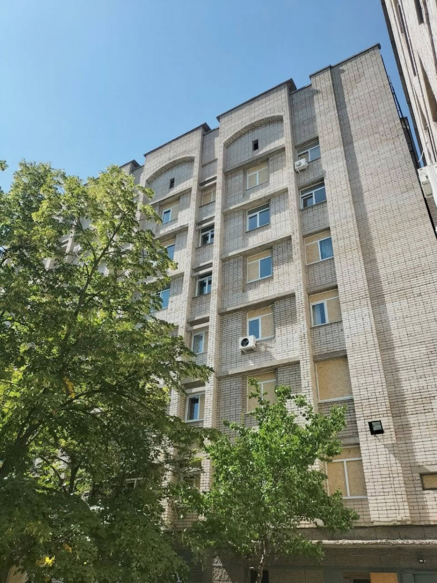 У Запоріжжі волонтери відновили корпуси медичного університету, пошкоджені під час ворожого обстрілу (фото)