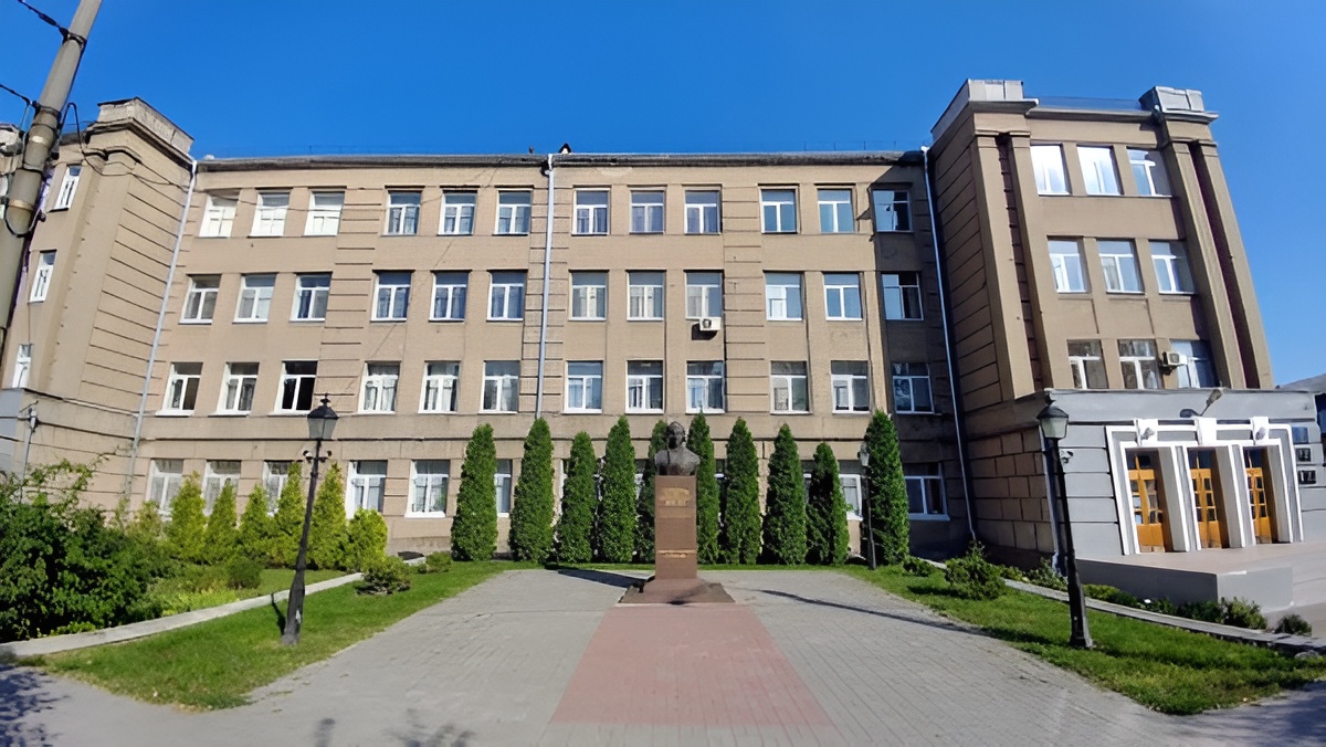 Вибиті двері та розбиті вікна - бібліотека та школа постраждали від масованої атаки по Запоріжжю (фото, відео)