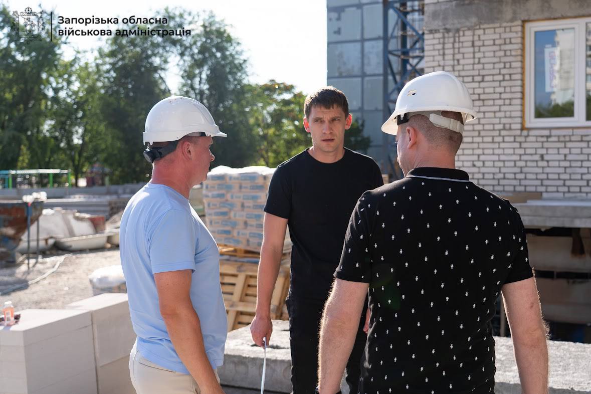 Відновили вісім поверхів з дев'яти - в Запоріжжі половина будівельних робіт у будинку на Запорізькій завершена (фото)