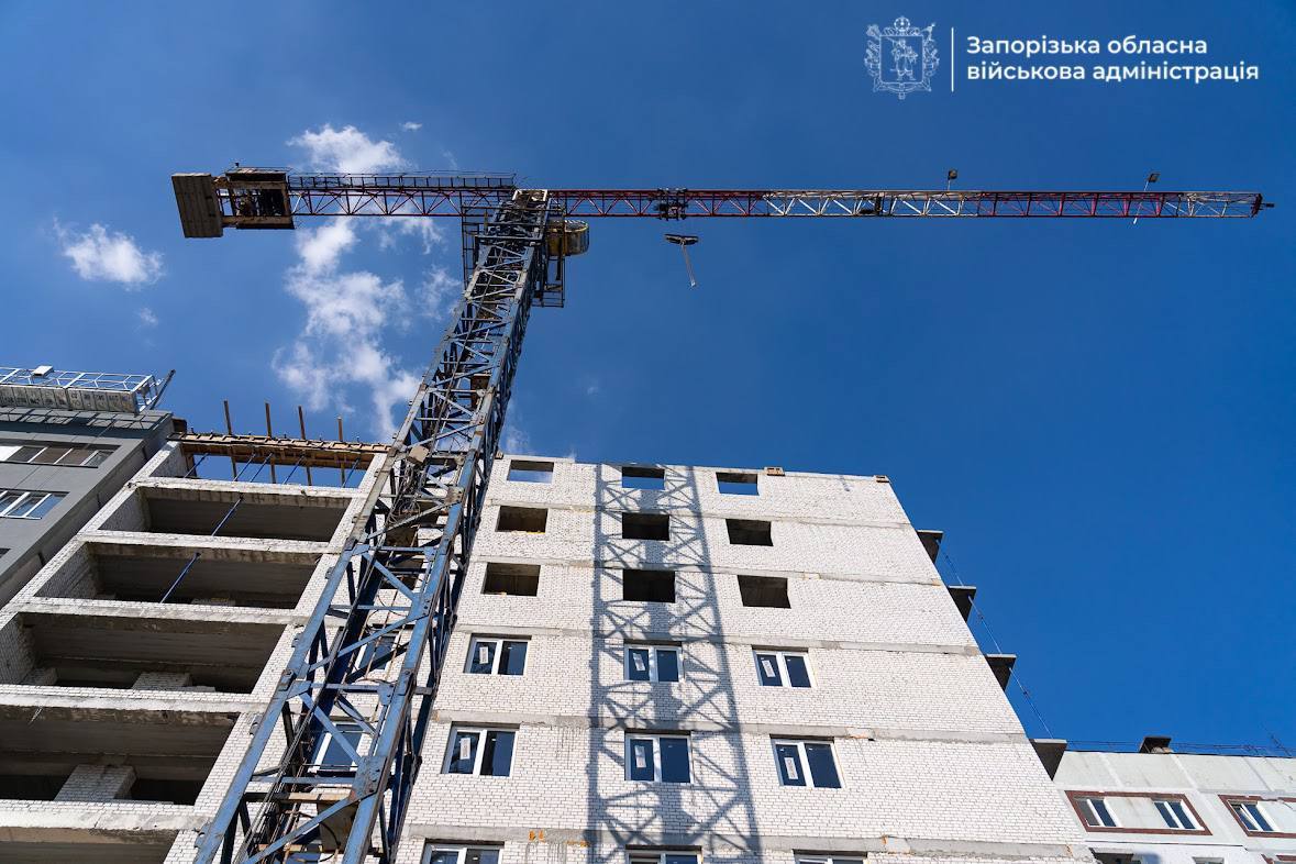 Відновили вісім поверхів з дев'яти - в Запоріжжі половина будівельних робіт у будинку на Запорізькій завершена (фото)