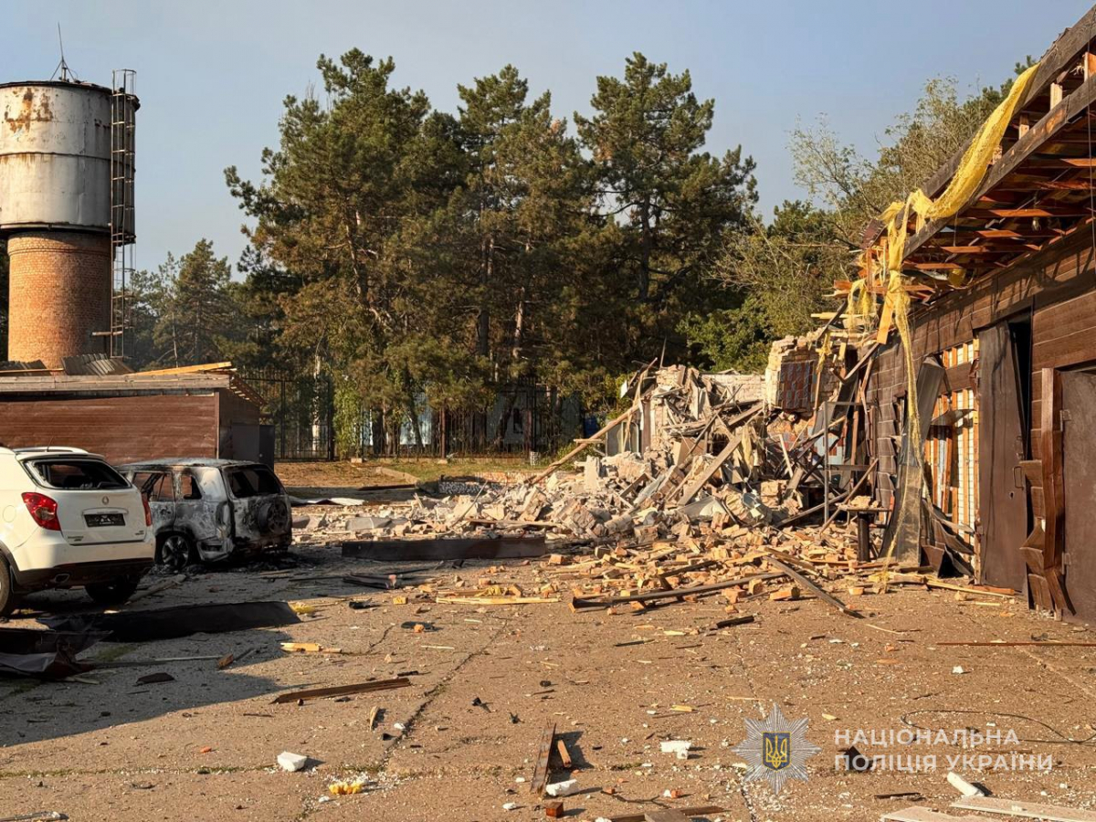 Відпустка перетворилася на кошмар - мешканець Запоріжжя із друзями потрапив під бомбардування росіян (відео)