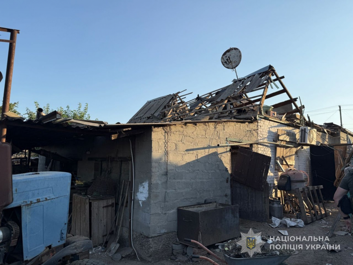 Влучили у школу та амбулаторію – внаслідок удару росіян у селі Запорізького району постраждали чоловік та жінка (фото, відео)