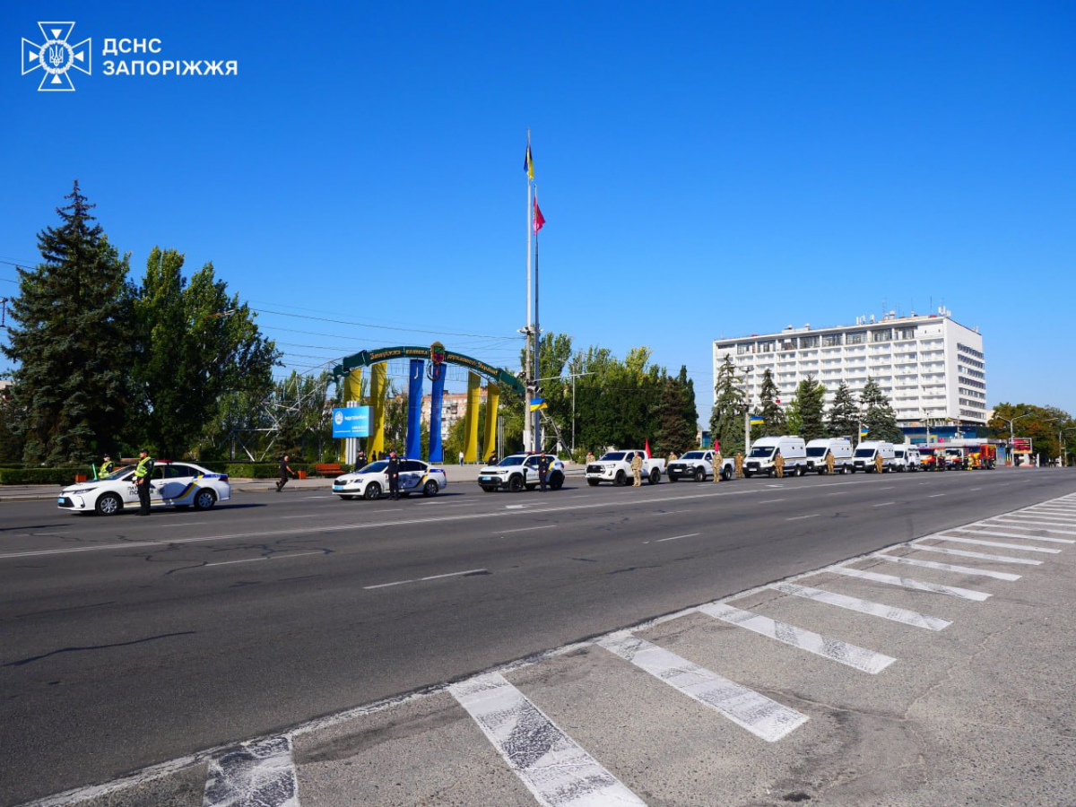 Вшанували полеглих воїнів – у центрі Запоріжжя пролунав особливий сигнал тиші (фото, відео)