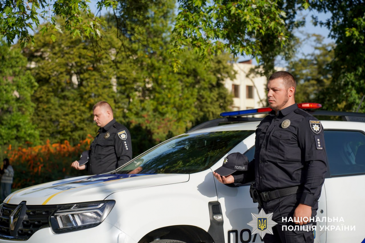 Вшанували полеглих воїнів – у центрі Запоріжжя пролунав особливий сигнал тиші (фото, відео)