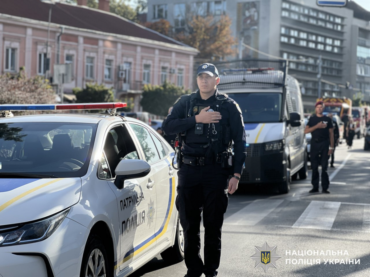 Вшанували полеглих воїнів – у центрі Запоріжжя пролунав особливий сигнал тиші (фото, відео)