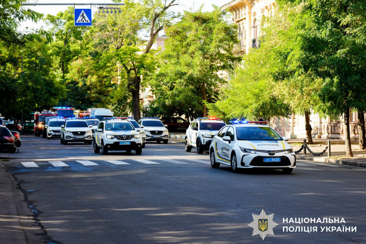 Вшанували полеглих воїнів – у центрі Запоріжжя пролунав особливий сигнал тиші (фото, відео)