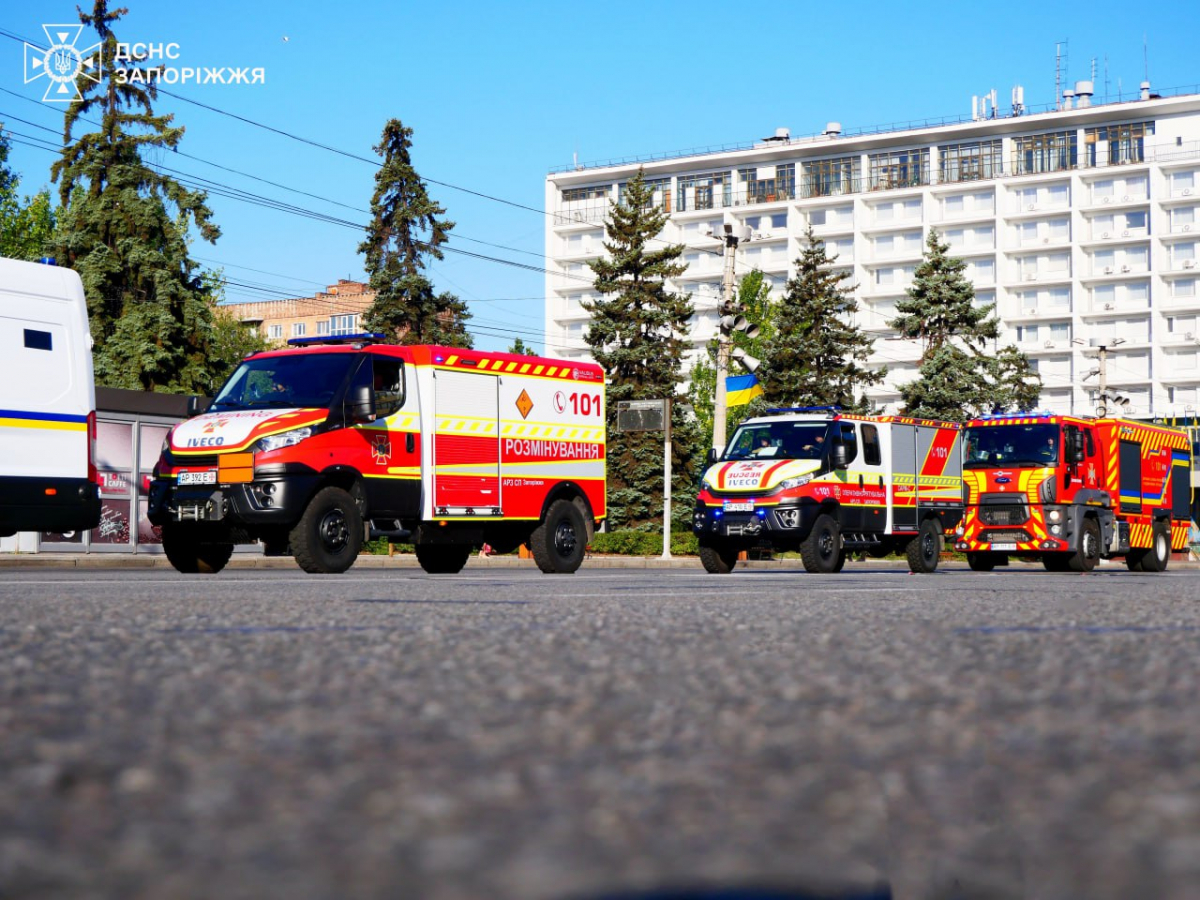 Вшанували полеглих воїнів – у центрі Запоріжжя пролунав особливий сигнал тиші (фото, відео)