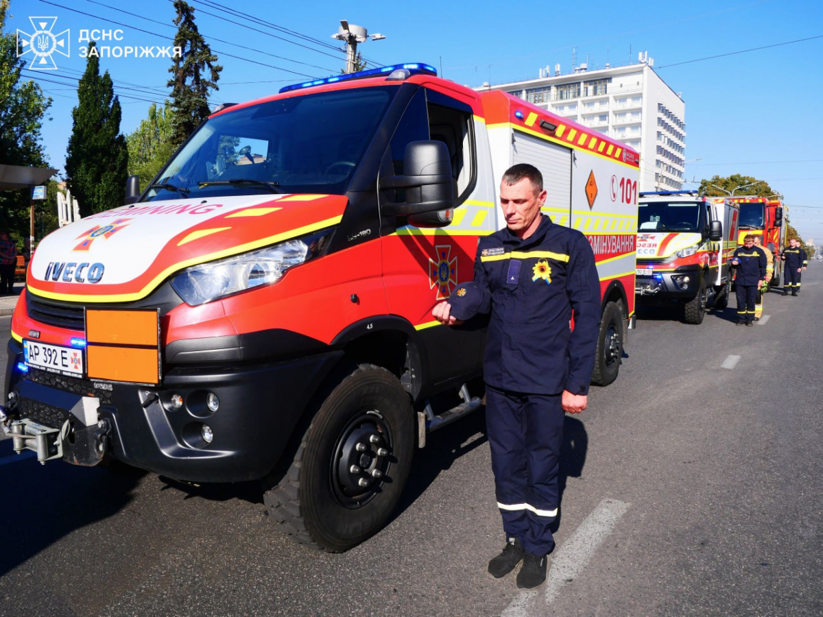Вшанували полеглих воїнів – у центрі Запоріжжя пролунав особливий сигнал тиші (фото, відео)