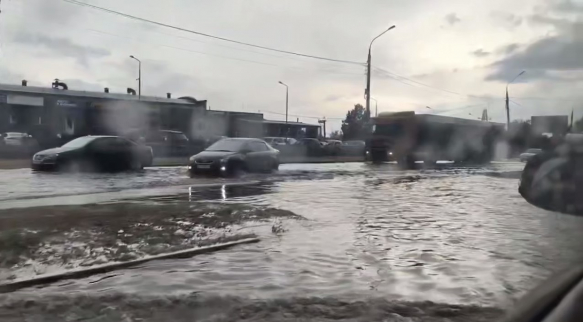 Затоплені вулиці та супермаркети - у Запоріжжі справжній потоп (відео)