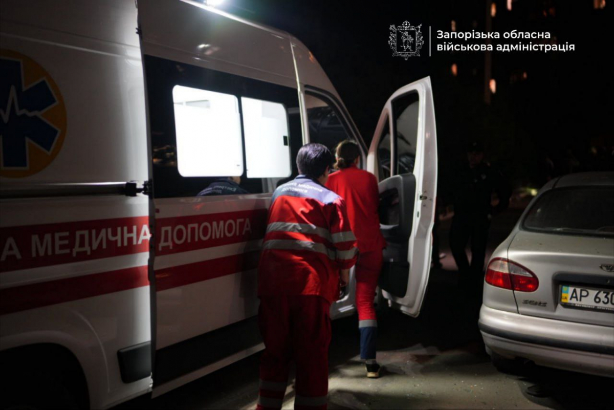 Били з РСЗВ та авіацією - росіяни обстріляли Запоріжжя та Запорізьки район, є загиблий та поранені (фото, відео)