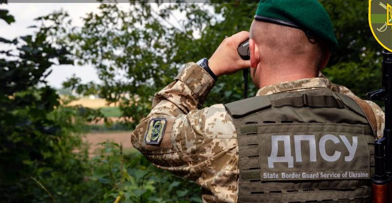 Блукали й пливли, але дарма - мешканця Запоріжжя та групу "туристів" зловили на кордоні (фото)