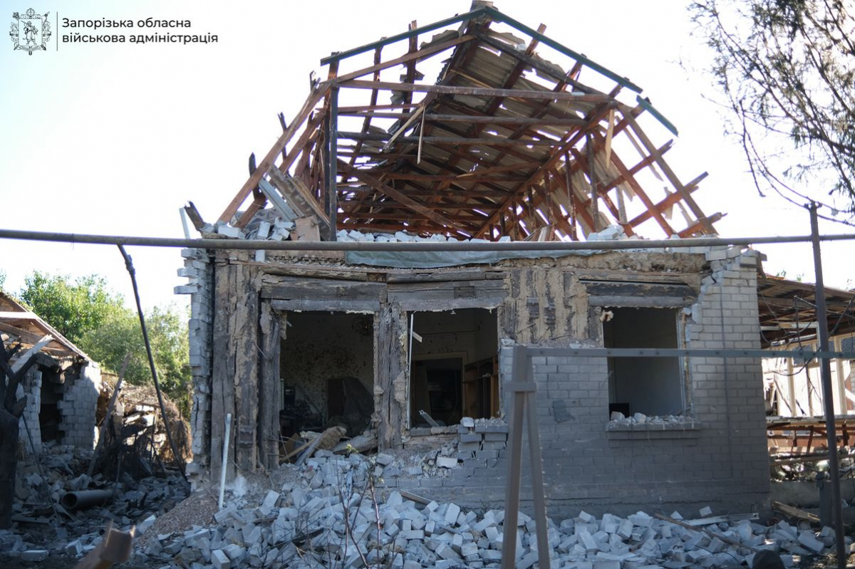 Чоловіку з вагітною дружиною довелося рятуватися з будинку через вікно - що розповідають очевидці ворожого обстрілу Запорізького району