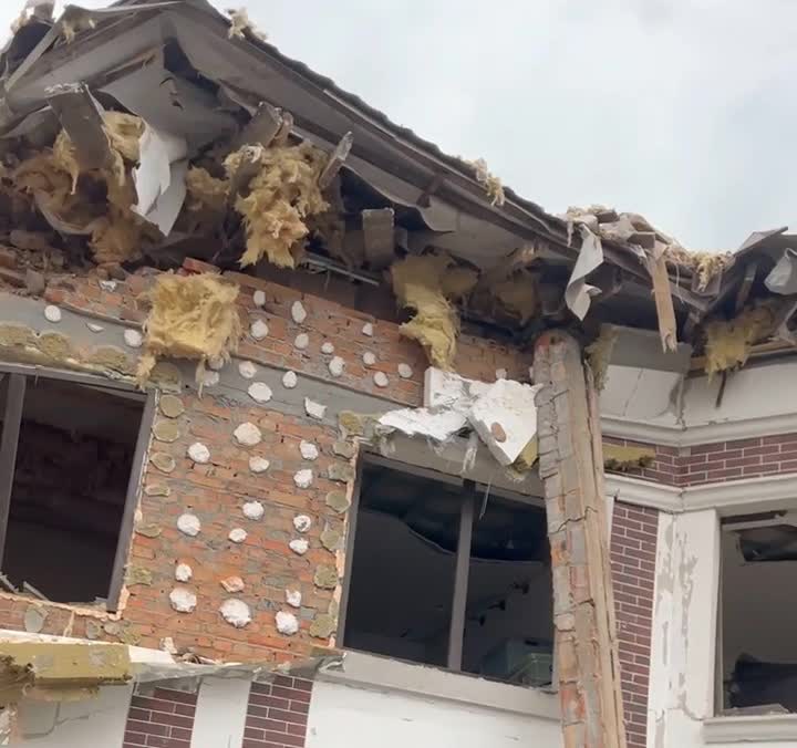 Другий дім зруйновано -  як родина з переселенців із  Мелітополя пережила ракетну атаку під Києвом (відео)