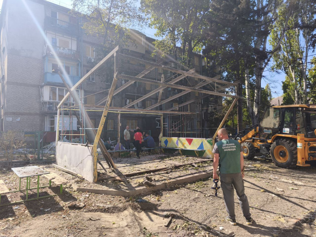 Екологи розповіли, які райони Запоріжжя найбільше постраждали під час ворожої атаки дронами у вихідні - фото