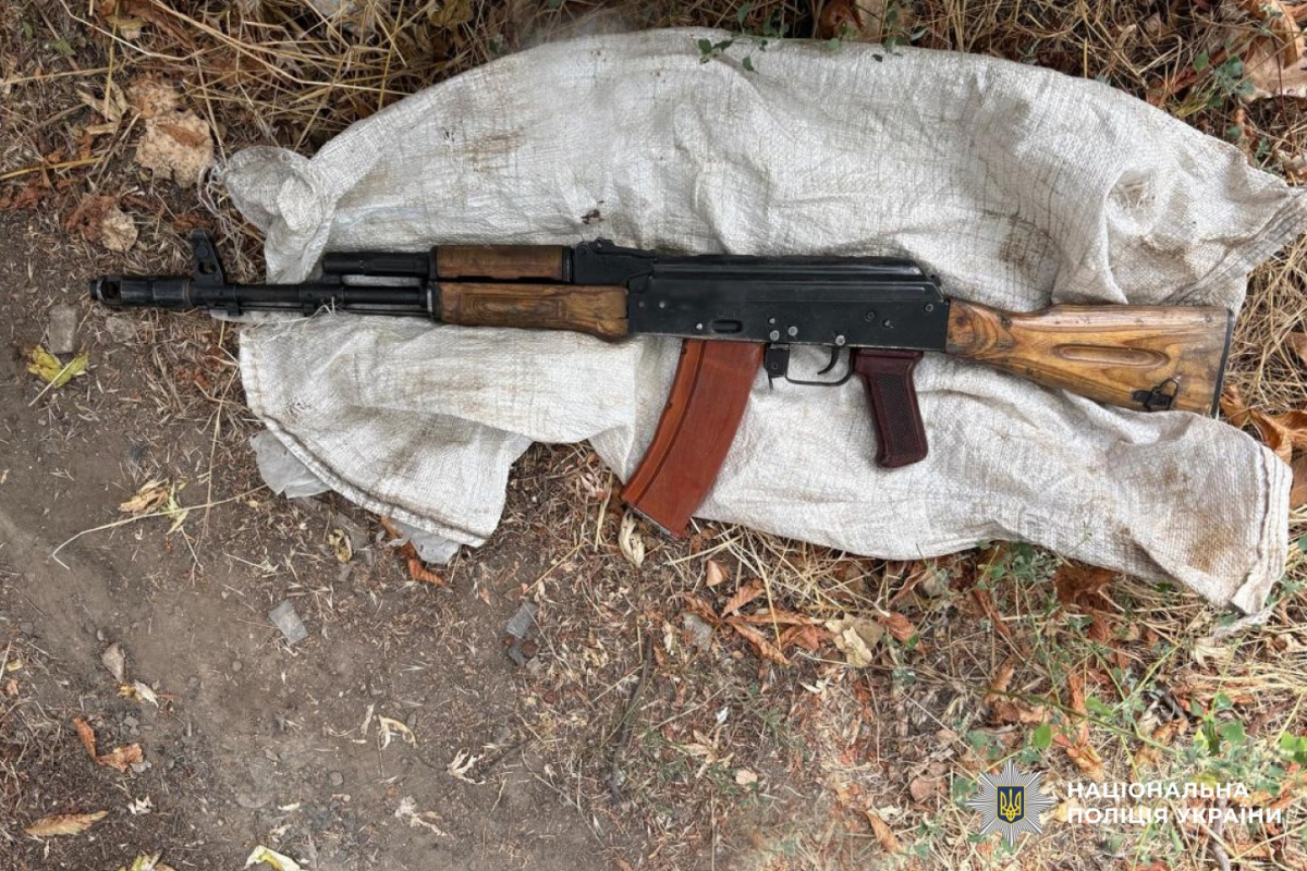 Продавав гранати і автомат — на Запоріжжі СБУ та поліція затримали ділка з Оріхова (фото)