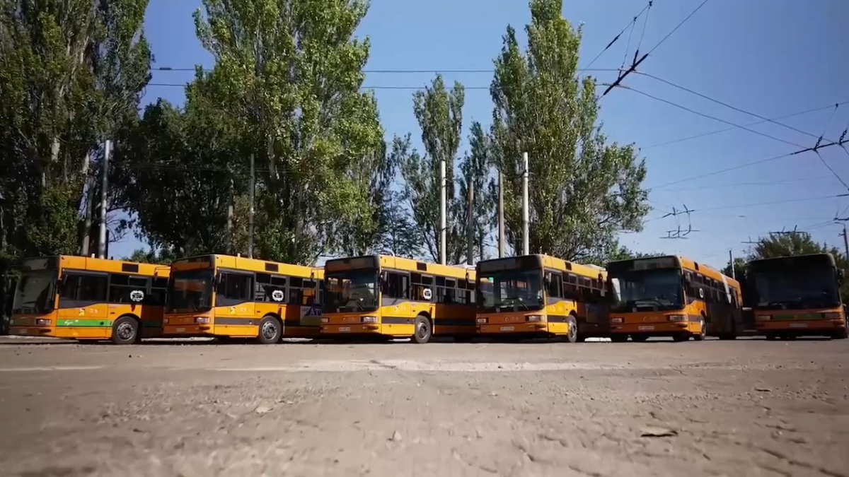 Транспорт з Італії вирушить на маршрути - в Запоріжжі ще шість автобусів готові до роботи (фото, відео)