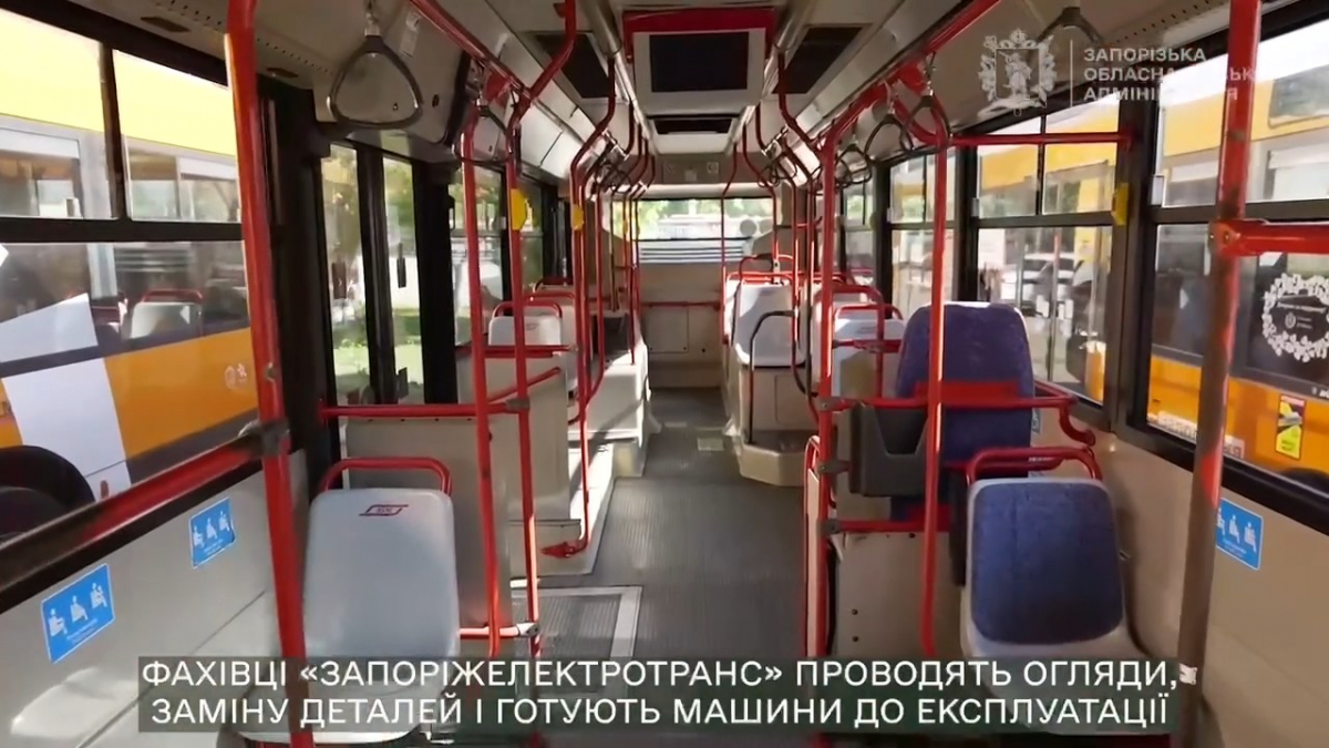 Транспорт з Італії вирушить на маршрути - в Запоріжжі ще шість автобусів готові до роботи (фото, відео)