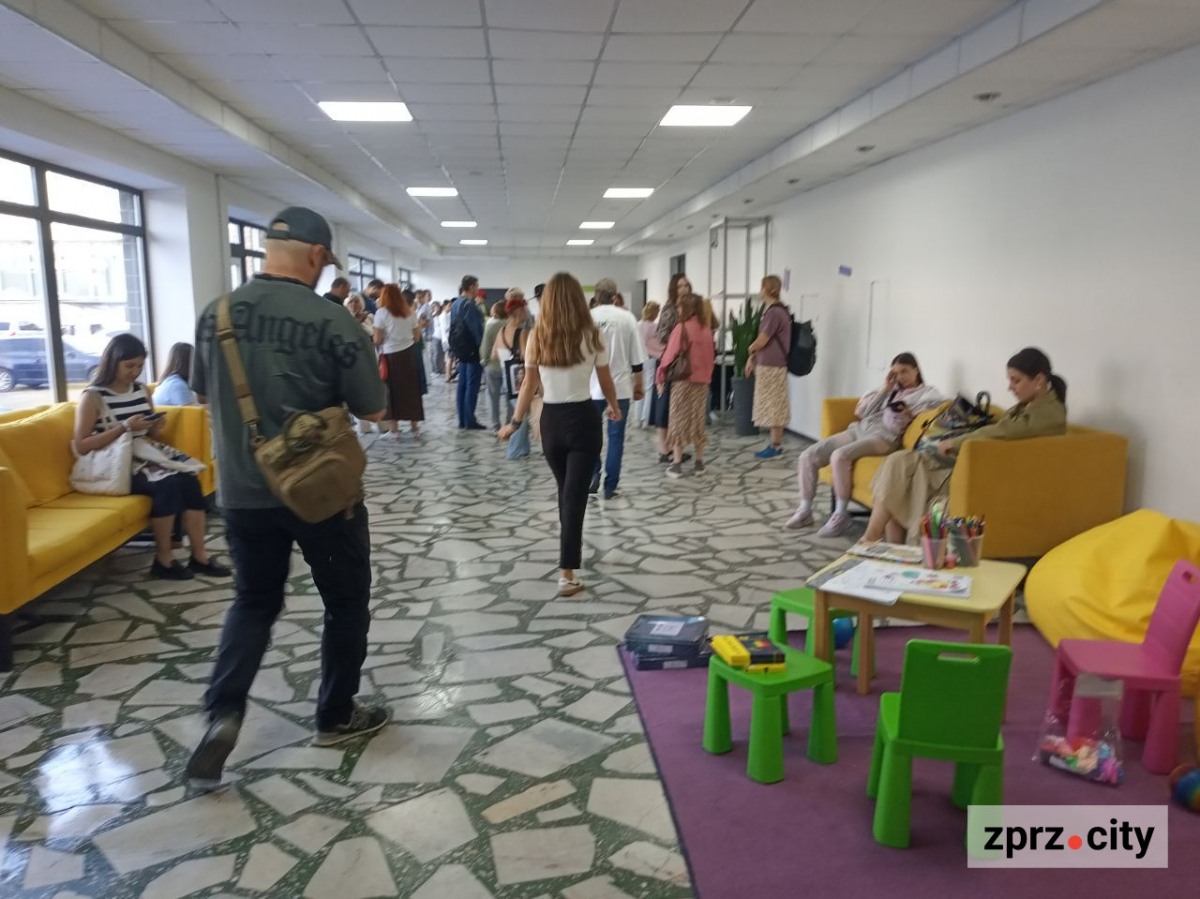 У Запоріжжі завершується великий книжковий фестиваль - що ще можна встигнути побачити (фоторепортаж з головної локації)
