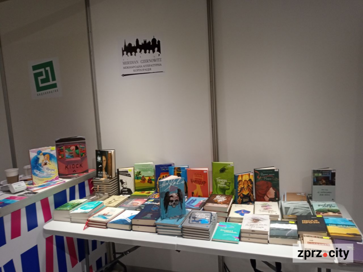 У Запоріжжі завершується великий книжковий фестиваль - що ще можна встигнути побачити (фоторепортаж з головної локації)