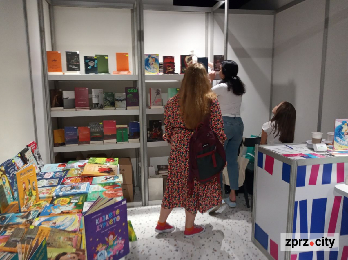 У Запоріжжі завершується великий книжковий фестиваль - що ще можна встигнути побачити (фоторепортаж з головної локації)