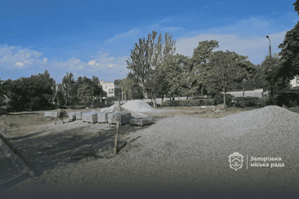 В одному з районів Запоріжжя будують спортивний майданчик для дітей та людей з інвалідністю (фото)