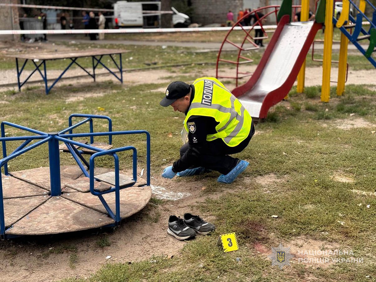 Відтягнув до смітника та вдарив ножем - у Запоріжжі товариш по чарці зарізав чоловіка (фото, відео)