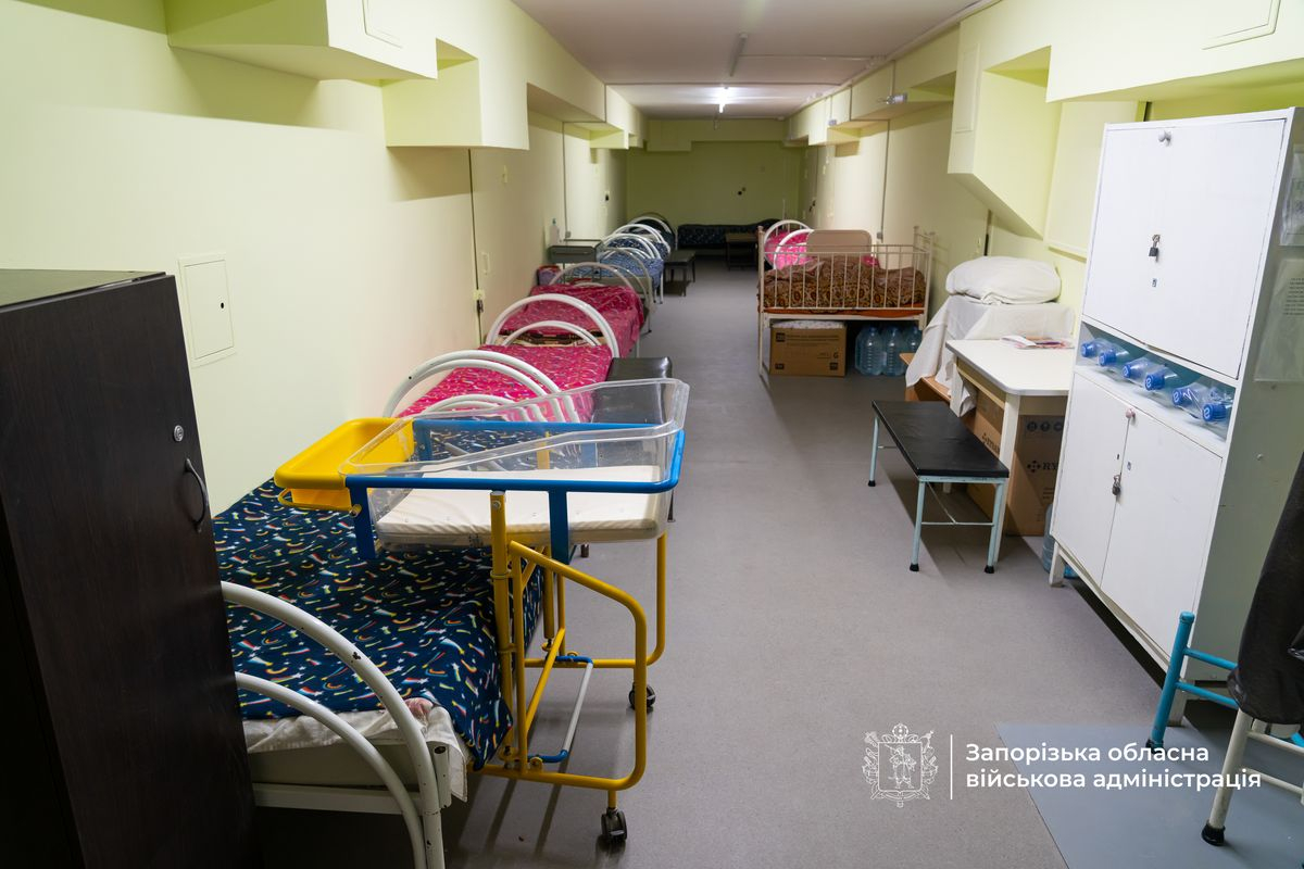 Безпека для дітей — у Запоріжжі ремонтують укриття в дитячому медзакладі (фото, відео)