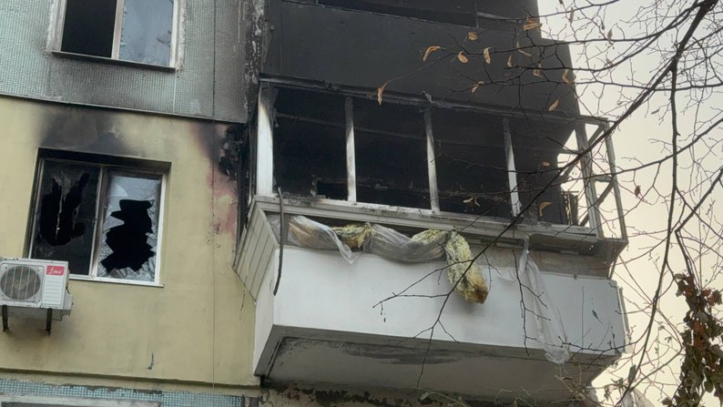 "Це вже не перший "прильот" до мене" - у Запоріжжі люди розповіли, як рятувалися під час ворожого удару безпілотників та що залишилось від їхніх домівок (фото, відео)