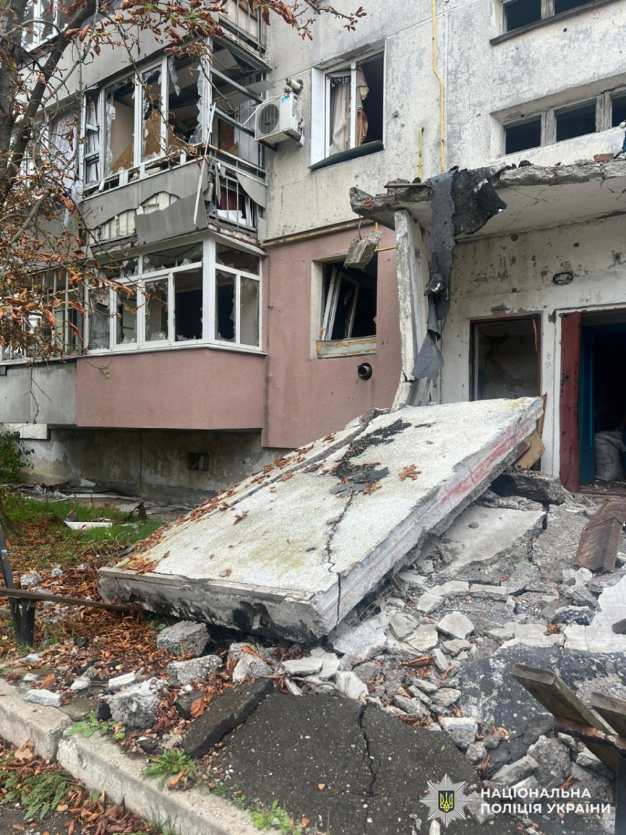 "Це вже не перший "прильот" до мене" - у Запоріжжі люди розповіли, як рятувалися під час ворожого удару безпілотників та що залишилось від їхніх домівок (фото, відео)