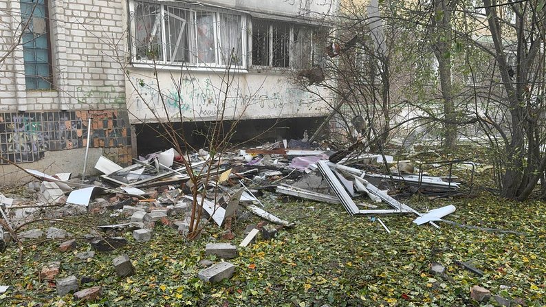 "Це вже не перший "прильот" до мене" - у Запоріжжі люди розповіли, як рятувалися під час ворожого удару безпілотників та що залишилось від їхніх домівок (фото, відео)