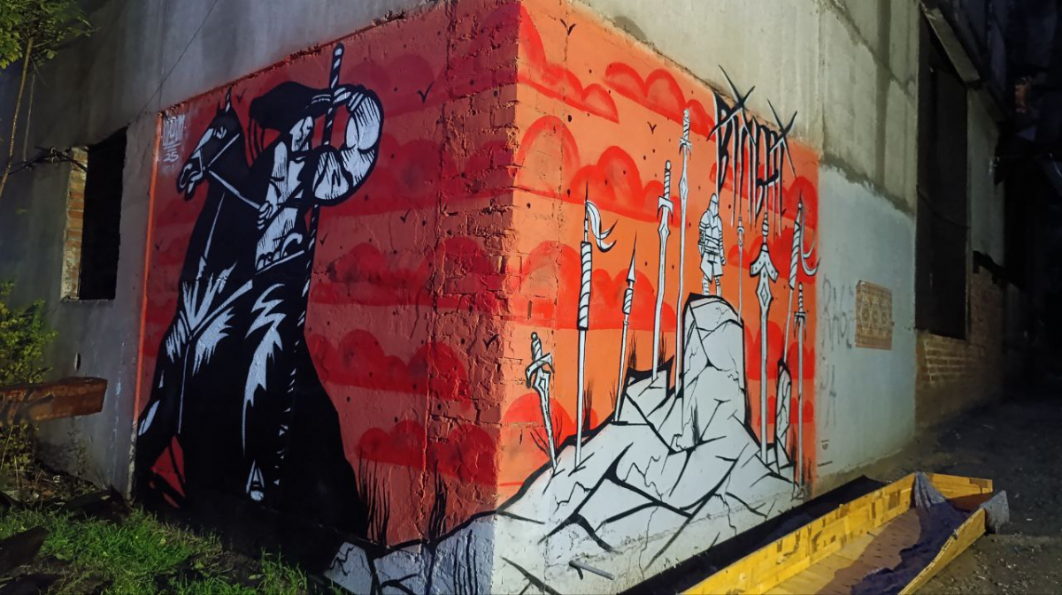 Козак і криваві сльози - запорізькі художники розписали старовинний елеватор, пошкоджений ворожою ракетою