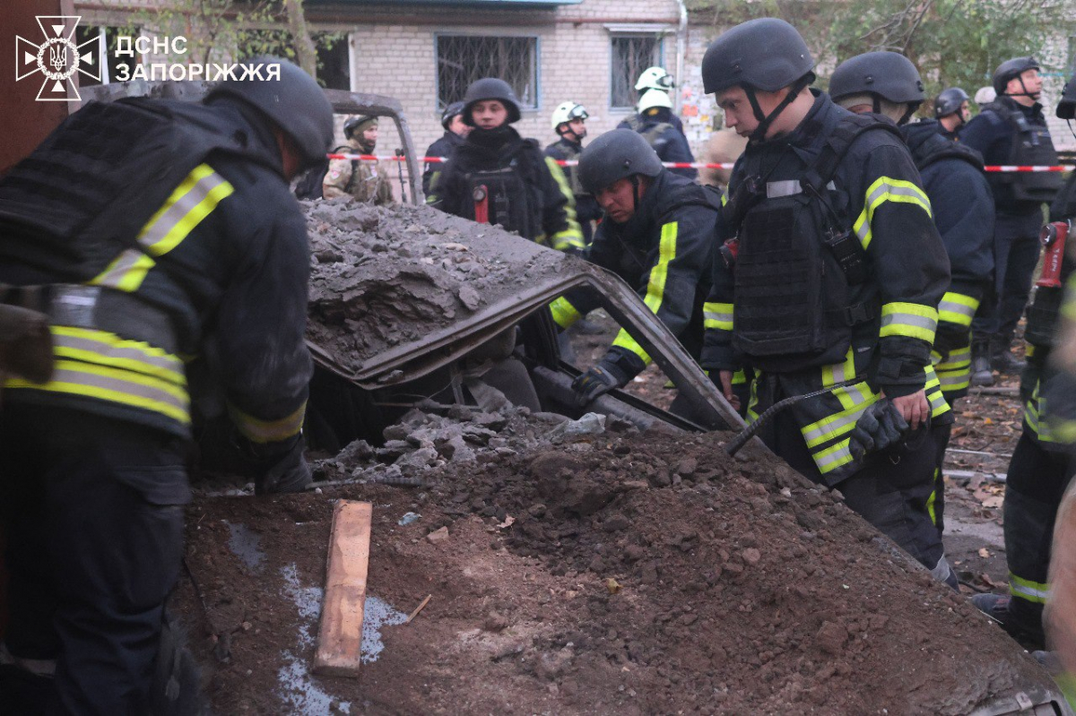 Масована атака на Запоріжжя та Запорізький район — є постраждалі, під завалами шукають людей (фото, відео)