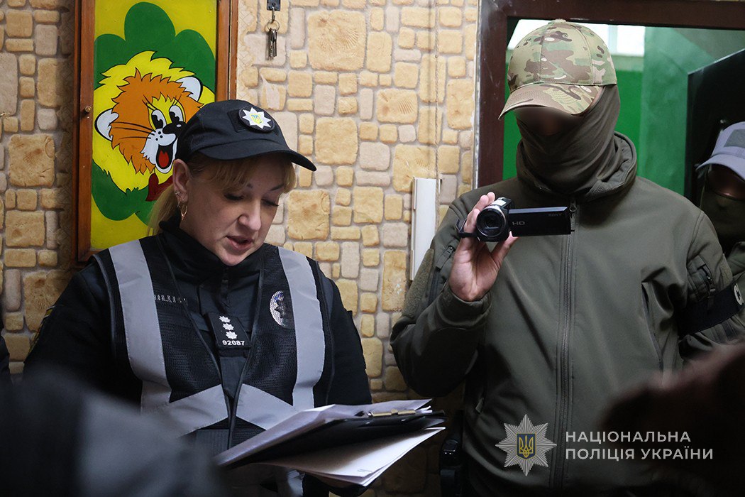 Масштабна операція – запорізькі правоохоронці провели 30 одночасних обшуків та викрили наркоугруповання (фото, відео)