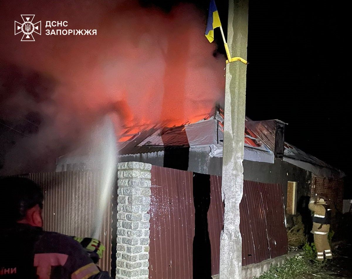 Нанесли понад пів тисячі ударів - у Запорізькій області ворожі обстріли спричинили пожежі у двох районах (фото)
