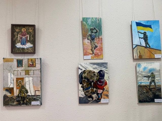 Оріхівський напрямок на полотнах - у Запоріжжі відкрили незвичайну виставку художника та військового (фото)