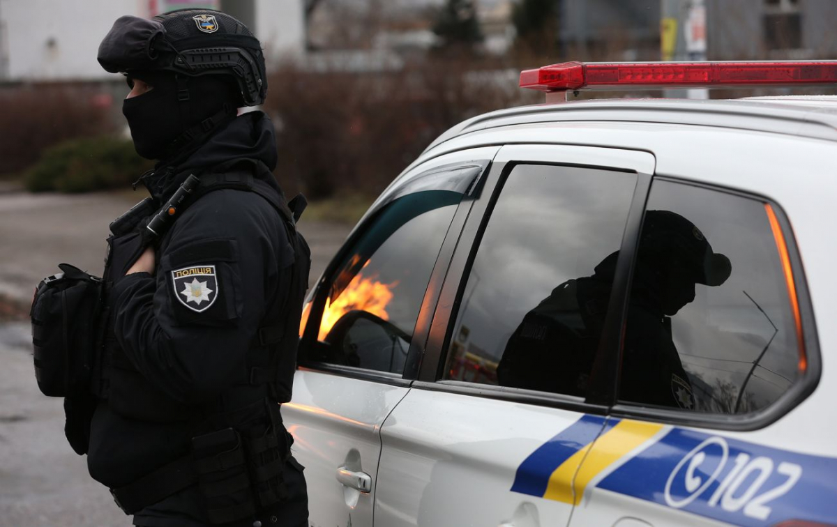 Під ударами дронів-камікадзе -  поліцейські евакуювали шістьох мешканців Приморського (відео)