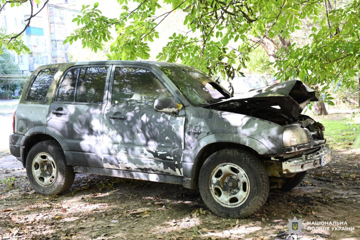 Підпалив авто і втік - у Запоріжжі правоохоронці викрили молодика, який пошкодив позашляховик (фото)